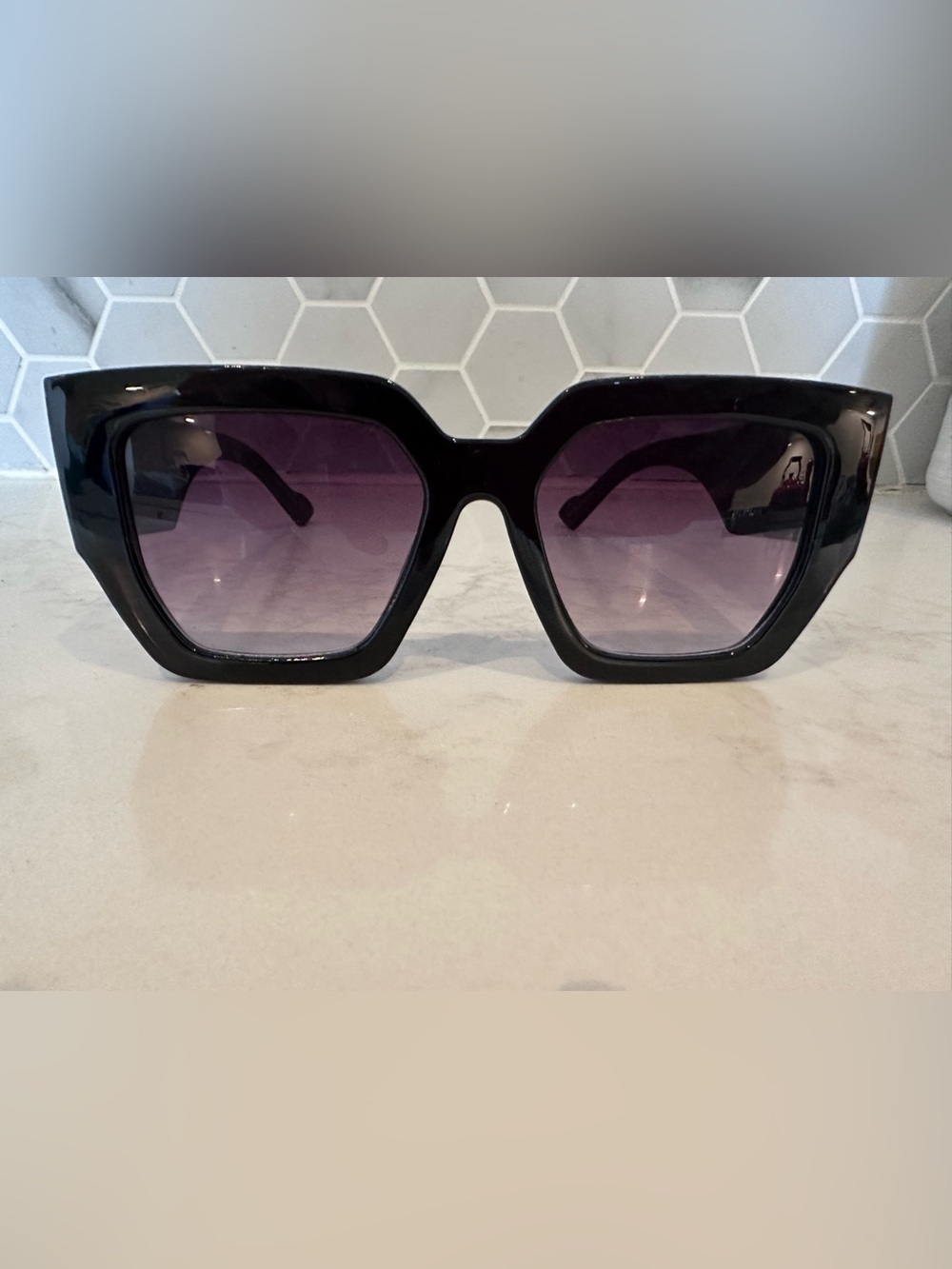 Classic Oversized Black Sunglasses with Gradient Purple Lenses